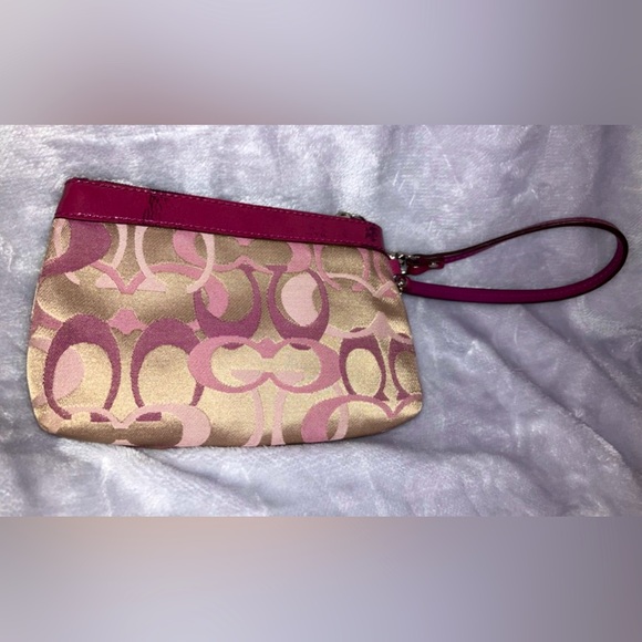 Coach Signature Logo Wristlet COLOR TRANSFER ON PATENT LINING - Picture 3 of 6